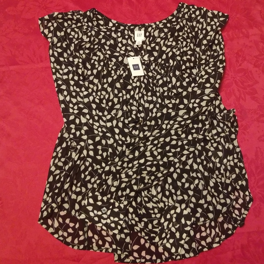 BNWT GAP floral design top
